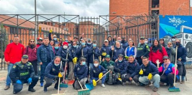 Cerca de 50 habitantes del sector y colaboradores de entidades distritales participaron en una jornada comunitaria de recuperación del espacio público