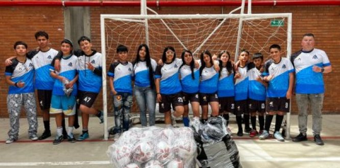 La Alcaldía Local de Santa Fe benefició a 9 escuelas de formación deportiva de la localidad con dotación en fútbol, fútbol de salón, voleibol, baloncesto adaptado y patinaje.