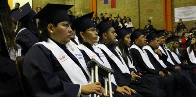 Distrito gradúa a 89 personas como bachiller