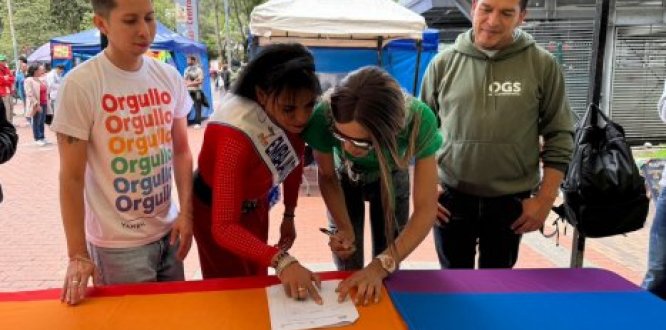 Santa Fe reafirma su compromiso con la inclusión a través del Pacto por la Movilidad Incluyente En el marco del Mes de la Diversidad, la Alcaldía Local de Santa Fe participó en la firma del Pacto por la Movilidad Incluyente